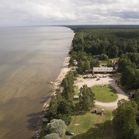 Viesu Nams Melnsils Hotell Exteriör bild