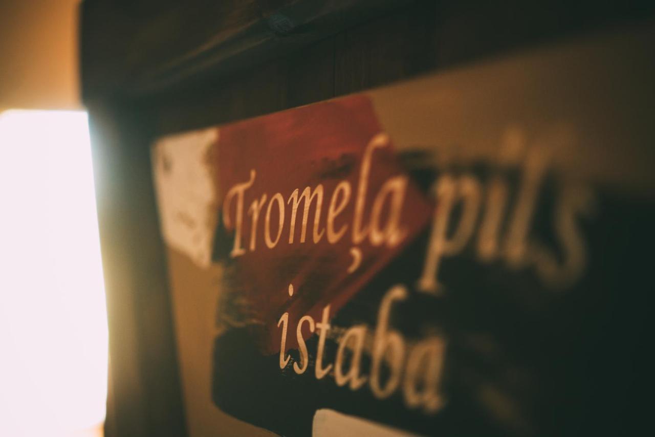 Viesu Nams Melnsils Hotell Exteriör bild