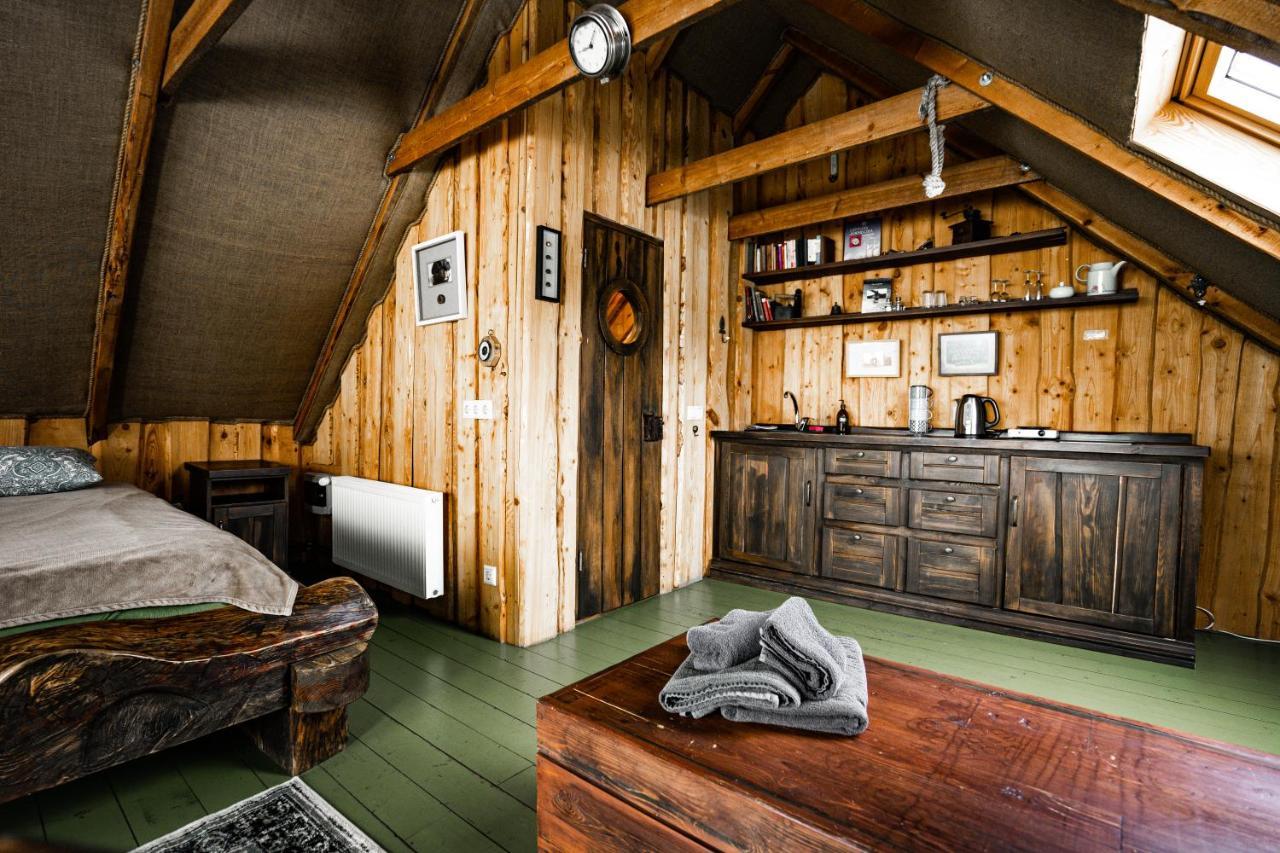 Viesu Nams Melnsils Hotell Exteriör bild