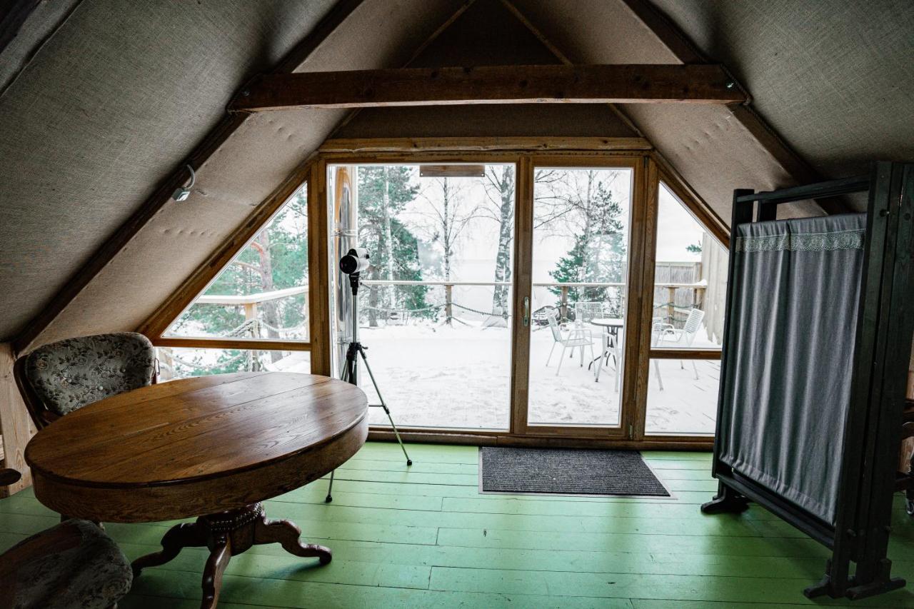 Viesu Nams Melnsils Hotell Exteriör bild