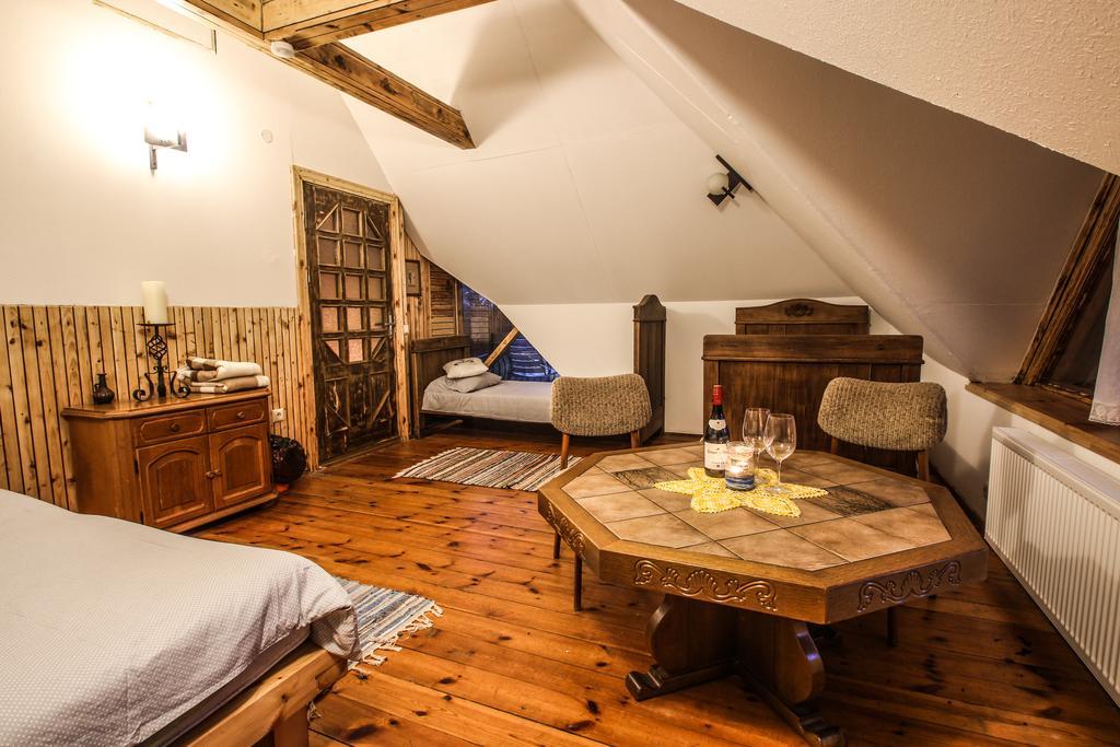 Viesu Nams Melnsils Hotell Exteriör bild
