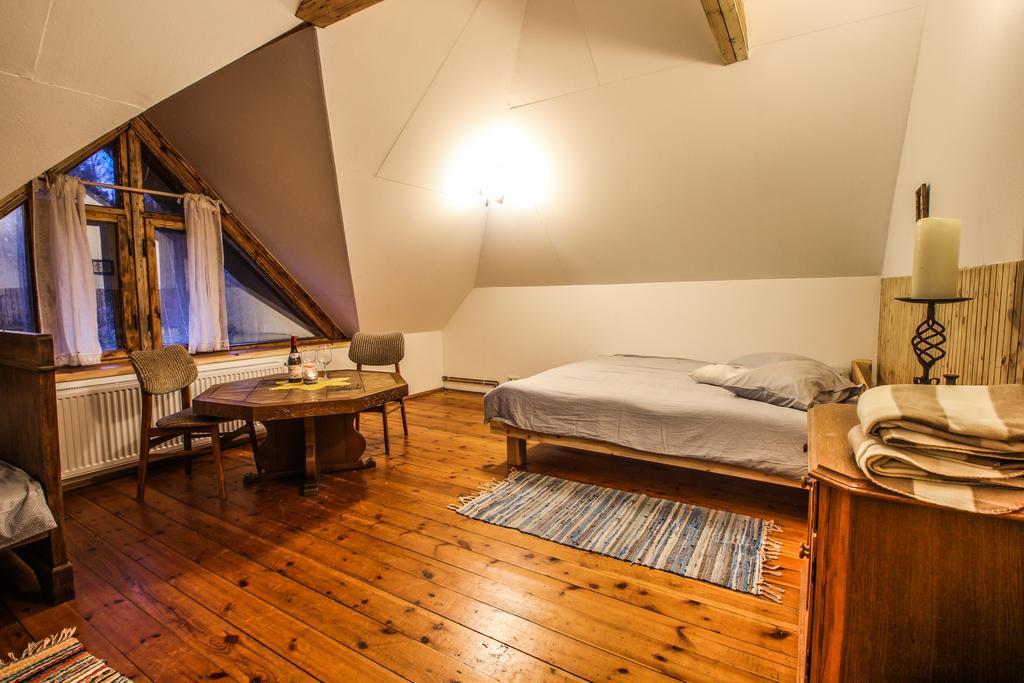 Viesu Nams Melnsils Hotell Exteriör bild