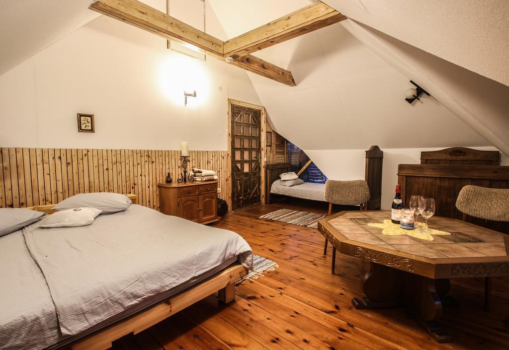 Viesu Nams Melnsils Hotell Exteriör bild