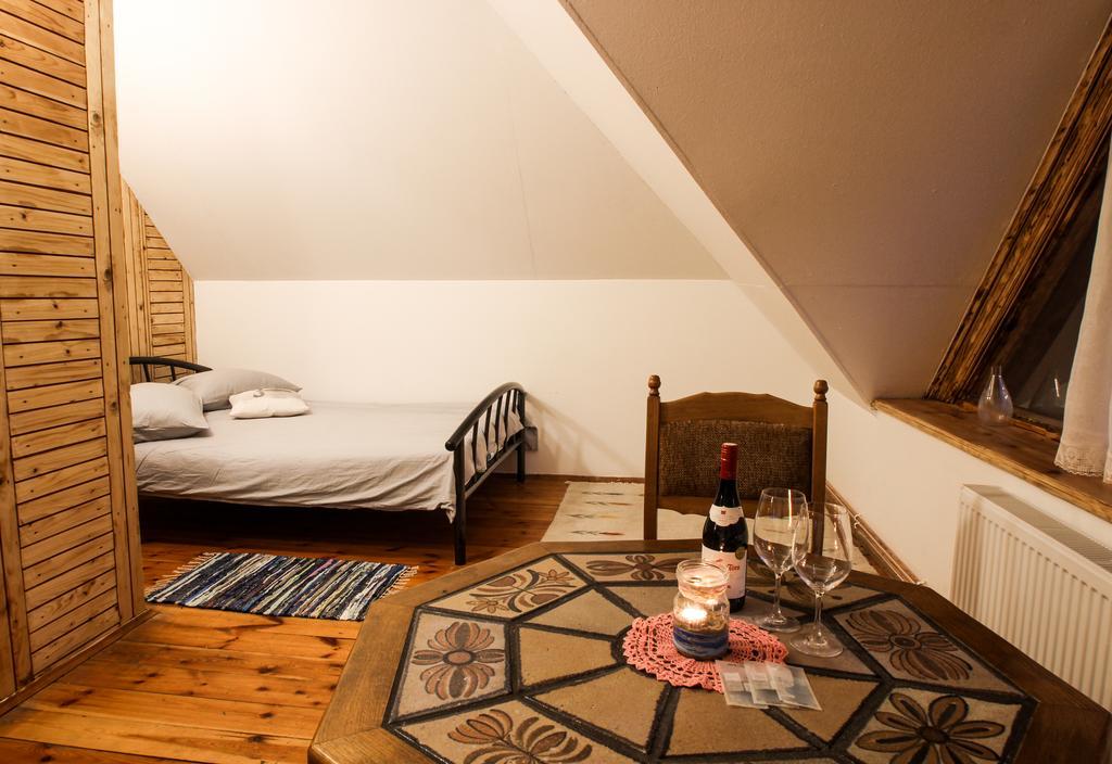 Viesu Nams Melnsils Hotell Exteriör bild