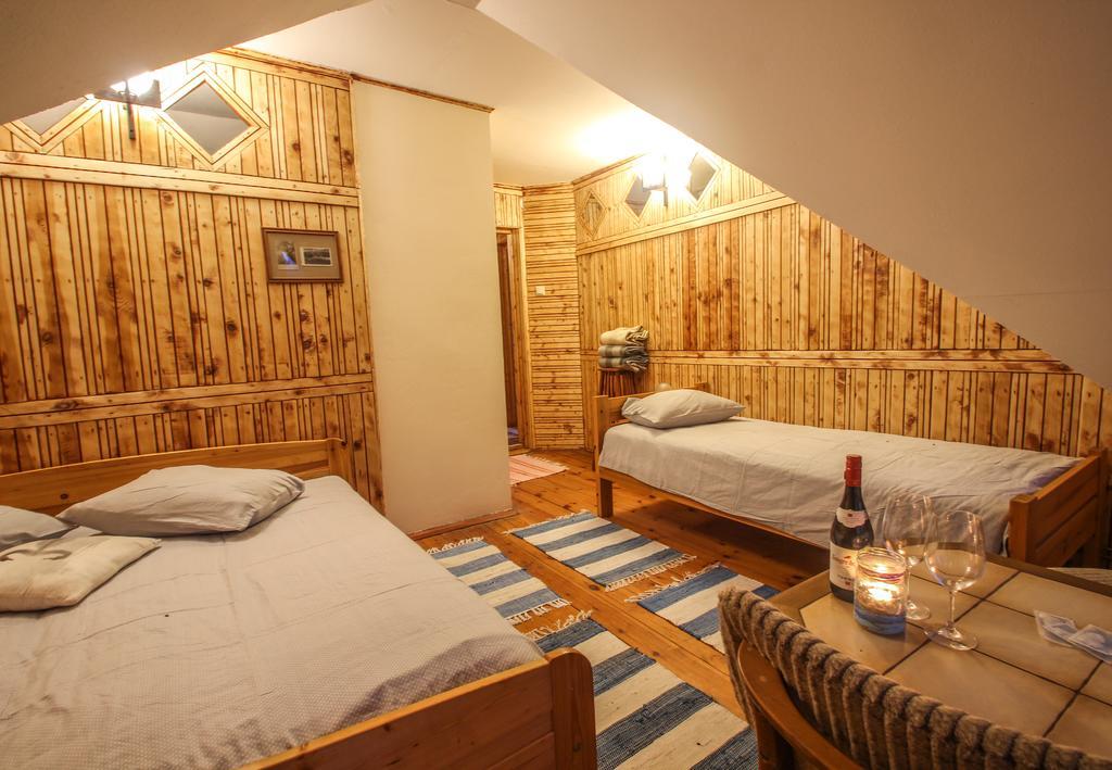 Viesu Nams Melnsils Hotell Exteriör bild