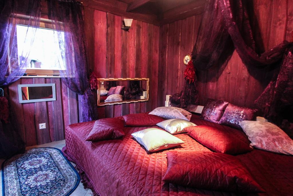 Viesu Nams Melnsils Hotell Exteriör bild