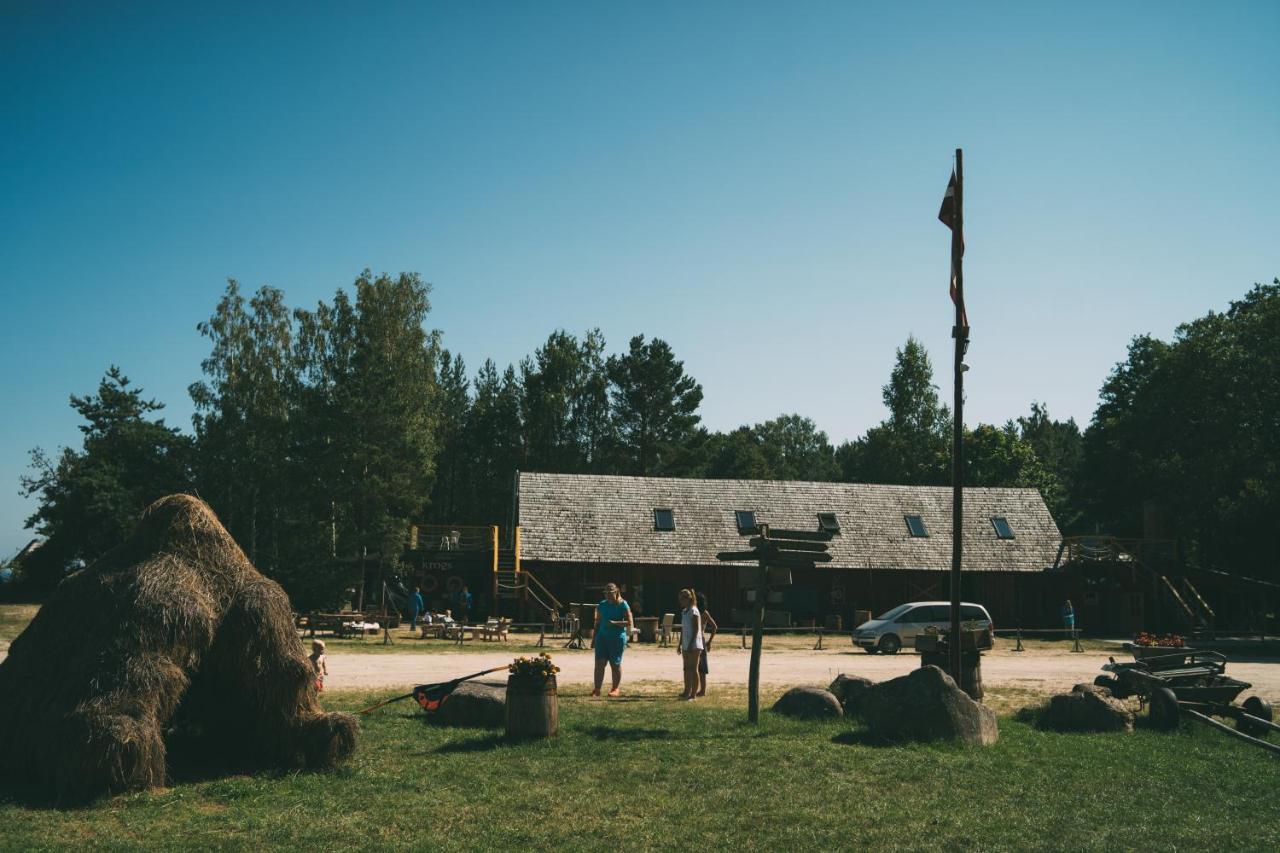 Viesu Nams Melnsils Hotell Exteriör bild